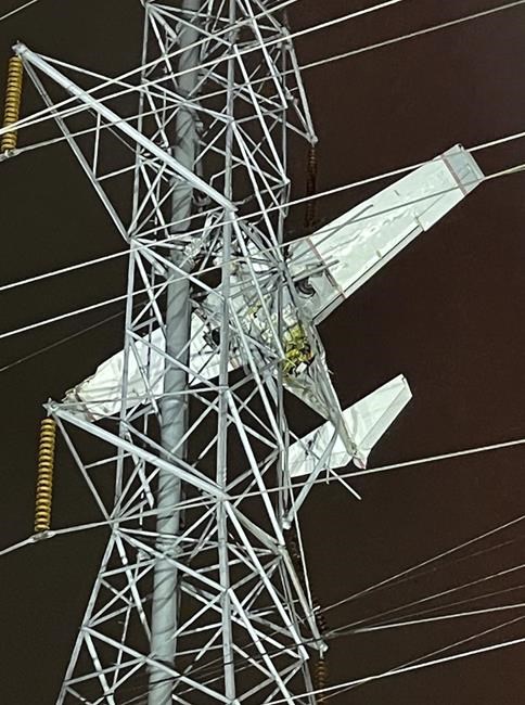 Crews rescue 2 from plane caught in power lines in Maryland | iNFOnews.ca