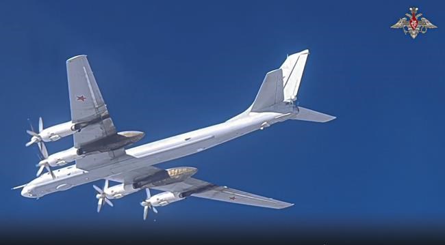 Russian, Chinese bombers fly joint patrols over Pacific | iNFOnews.ca