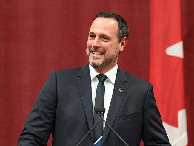 Quebec minister introduces bill making oath to King optional for legislators | iNFOnews.ca