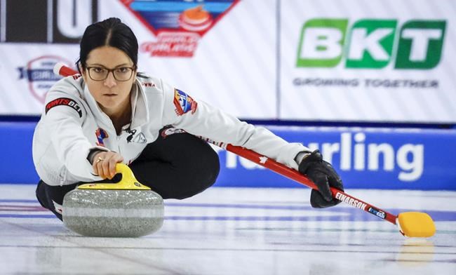 Kerri Einarson defeats Clancy Grandy 8-4 at Grand Slam of Curling's Masters | iNFOnews.ca