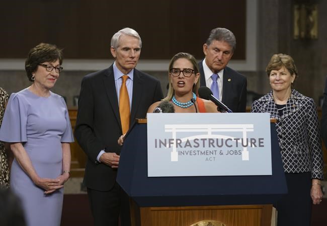 Sinema party switch highlights 2024 obstacles for Democrats | iNFOnews.ca