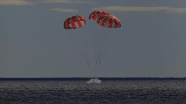 NASA's Orion capsule blazes home from test flight to moon | iNFOnews.ca