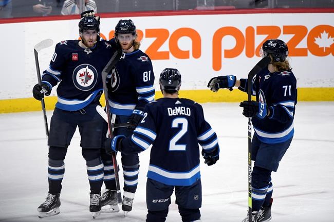 Connor a top gun as Jets sink Senators 5-1 | iNFOnews.ca