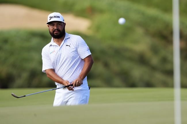 Morikawa pulls away with late run of birdies at Kapalua | iNFOnews.ca Morikawa pulls away with late run of birdies at Kapalua | iNFOnews.ca