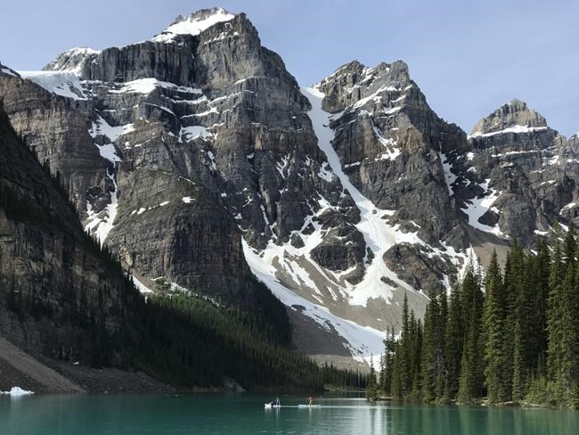 Parks Canada says decision to restrict private vehicles at Moraine Lake necessary | iNFOnews.ca