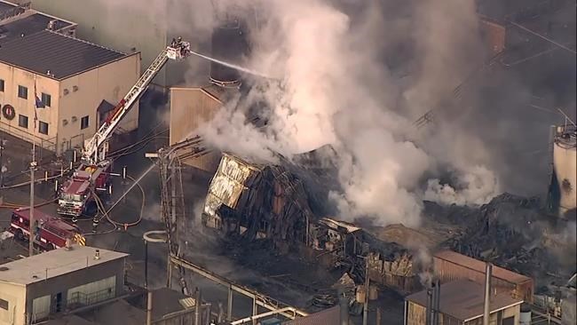 Officials: No injuries in fire at Illinois chemical plant | iNFOnews.ca Officials: No injuries in fire at Illinois chemical plant | iNFOnews.ca