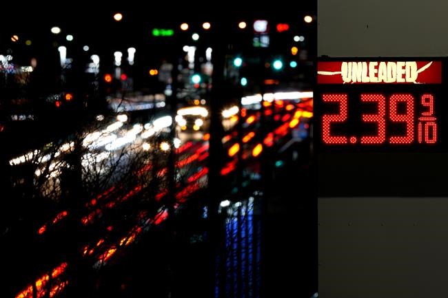 US inflation eases grip on economy, falling for a 6th month | iNFOnews.ca