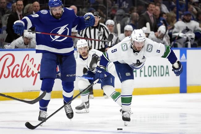 Stamkos scores 499th goal, Lightning beat Canucks 5-4 | iNFOnews.ca