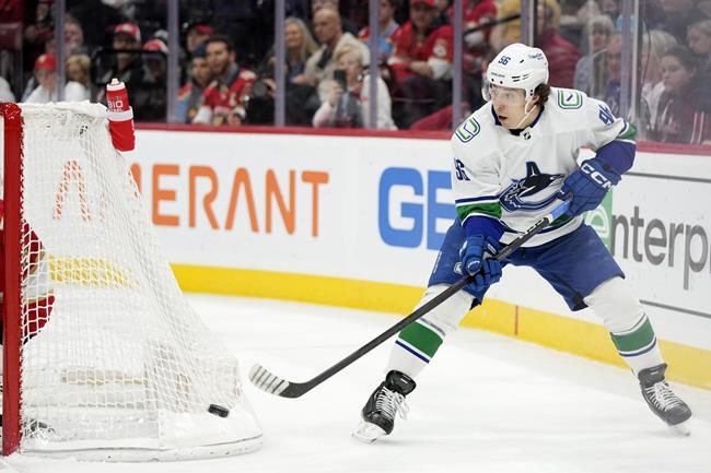 Panthers rally to beat struggling Canucks 4-3 | iNFOnews.ca CP2066222158