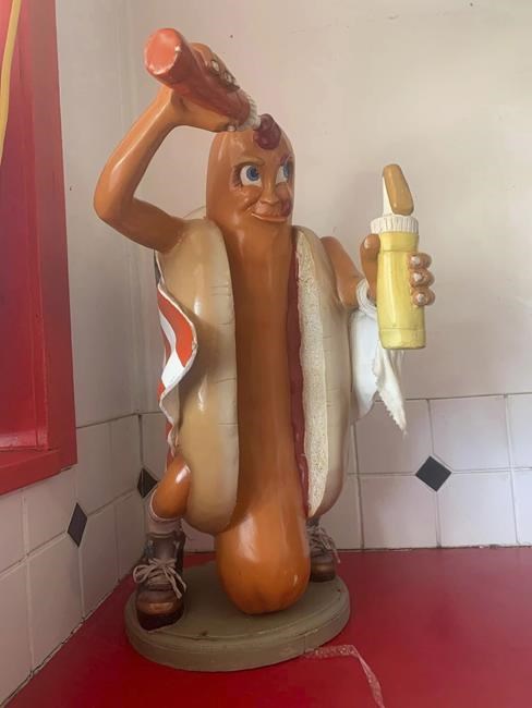 Stolen hot dog statue returned to WVa restaurant owner | iNFOnews.ca Stolen hot dog statue returned to WVa restaurant owner | iNFOnews.ca