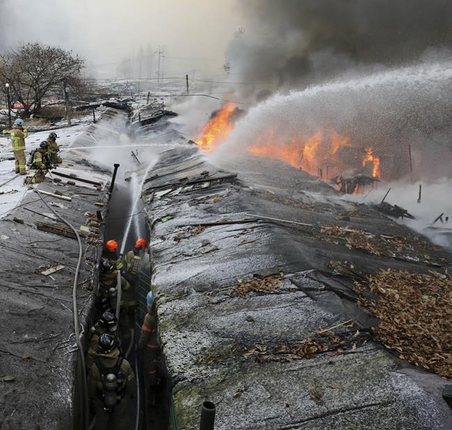 Fire burns makeshift homes in shadow of Seoul's skyscrapers | iNFOnews.ca