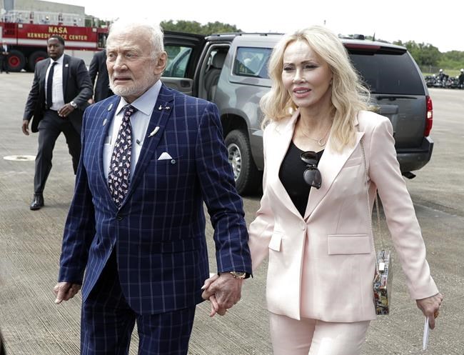 Astronaut Buzz Aldrin marries longtime love on 93rd birthday | iNFOnews.ca