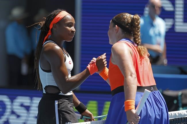 No. 1 Swiatek, No. 7 Gauff both lose at Australian Open | iNFOnews.ca CP1120482825