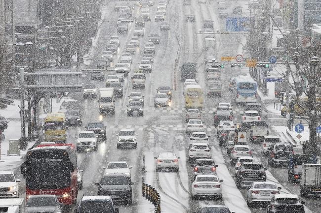 Heavy snow hits Seoul, traffic resumes on Japan highway | iNFOnews.ca