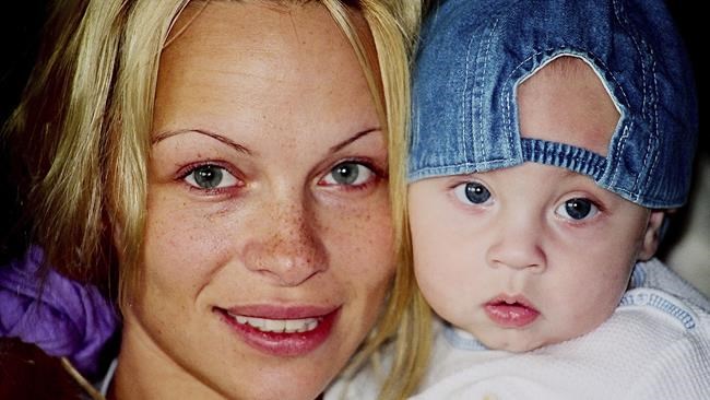 Review: Pamela Anderson captivatingly tells her own story | iNFOnews.ca