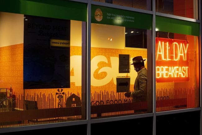 Quick-service restaurants to weather economic storm better than full-service: report | iNFOnews.ca