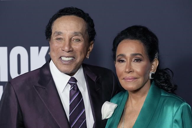 Gordy, Robinson honored at reunion of Motown stars | iNFOnews.ca