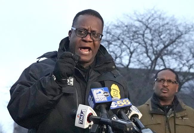Milwaukee police officer fatally shot, shooting suspect dead | iNFOnews.ca