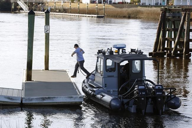 Navy divers begin pulling up Chinese spy balloon debris | iNFOnews.ca