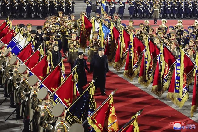 Kim Jong Un shows off daughter, missiles at N. Korean parade | iNFOnews.ca Kim Jong Un shows off daughter, missiles at N. Korean parade | iNFOnews.ca