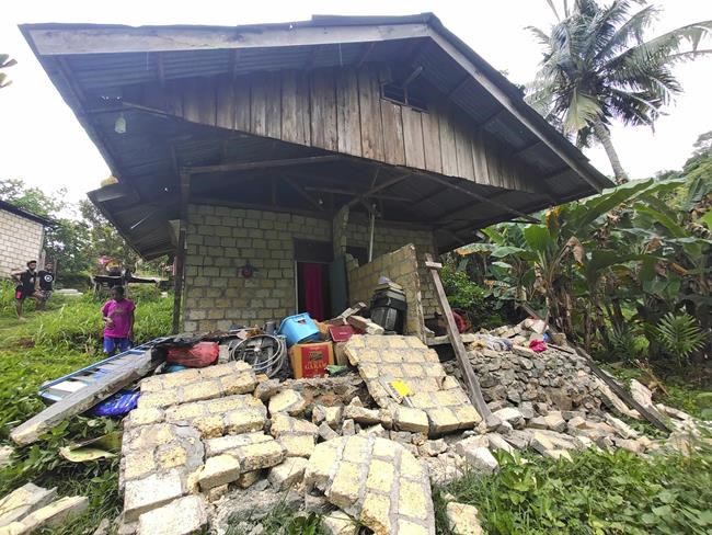 Earthquake hits Indonesia, killing 4 as restaurant collapses | iNFOnews.ca Earthquake hits Indonesia, killing 4 as restaurant collapses | iNFOnews.ca