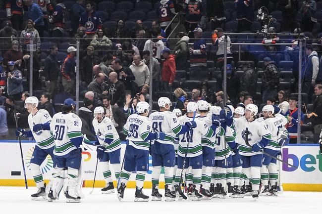 Pettersson scores 2, Canucks beat Isles to snap 2-game skid | iNFOnews.ca