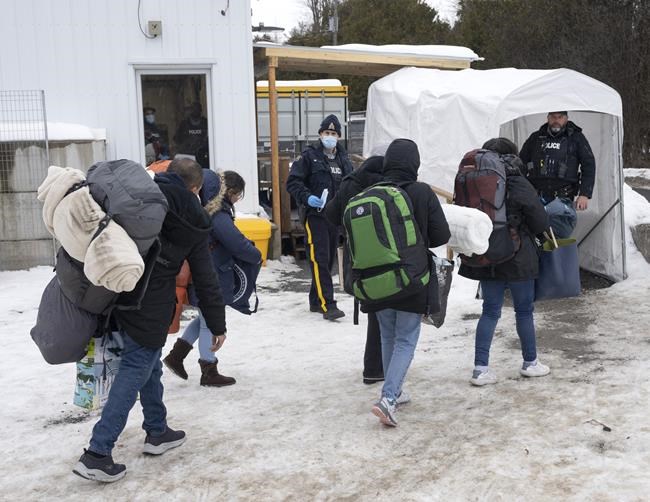 Asylum seekers using well-organized system for crossing irregularly into Canada | iNFOnews.ca