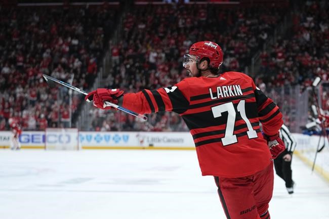 Larkin, Berggren score 2 goals apiece, Wings down Canucks | iNFOnews.ca Larkin, Berggren score 2 goals apiece, Wings down Canucks | iNFOnews.ca