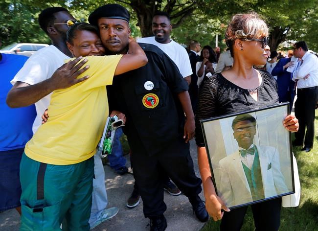 Family of man shot by Memphis officer wants case reviewed | iNFOnews.ca