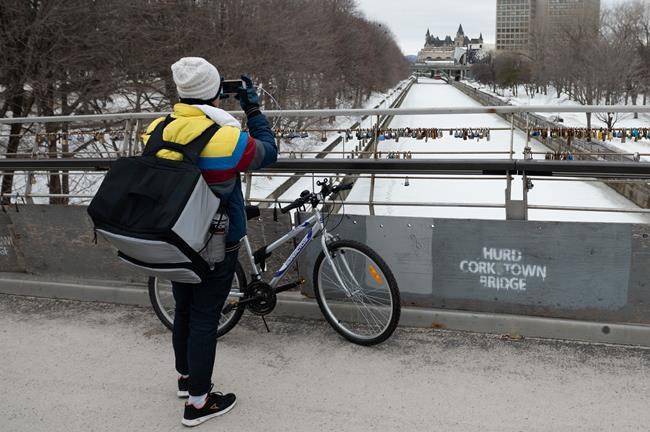 Famed Rideau Canal Skateway to remain closed as warm weather persists | iNFOnews.ca CP1955570735