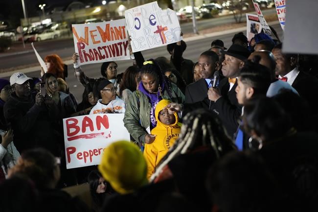 Nevada officer slams student recording police, kneels on him | iNFOnews.ca Nevada officer slams student recording police, kneels on him | iNFOnews.ca