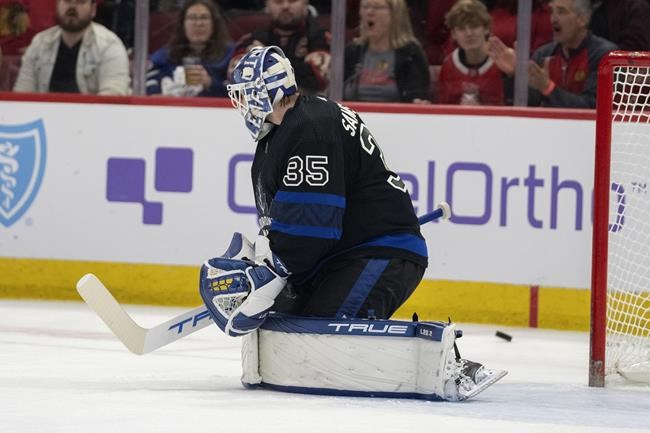 Kane nets hat trick, Blackhawks beat Leafs 5-3 | iNFOnews.ca