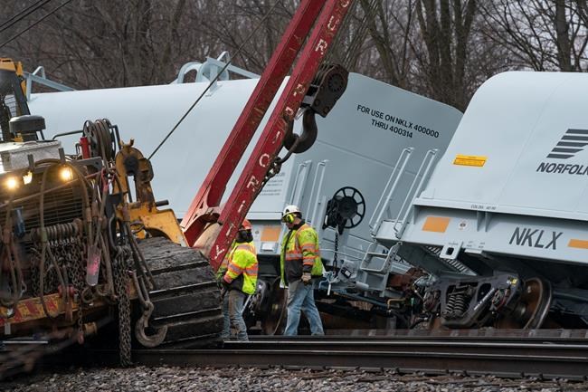 Trump criticizes federal response to Ohio train derailment | iNFOnews.ca