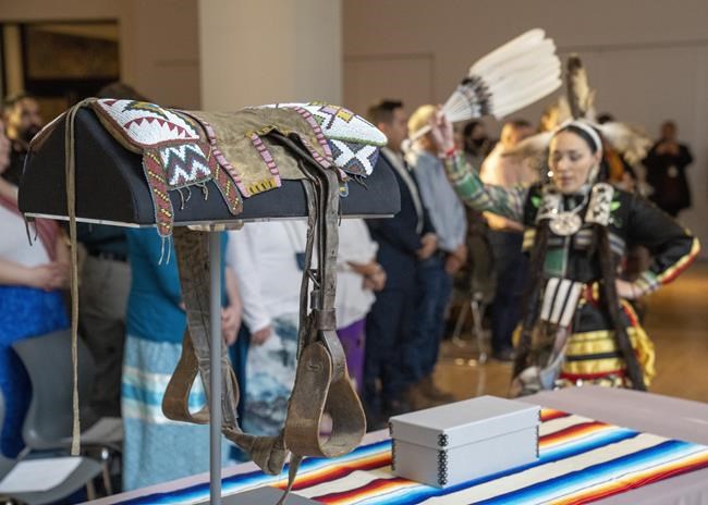 Chief Poundmaker's pipe, saddle bag returned from Royal Ontario Museum to family | iNFOnews.ca