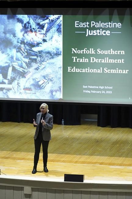Brockovich warns Ohio town of dangers after train crash | iNFOnews.ca