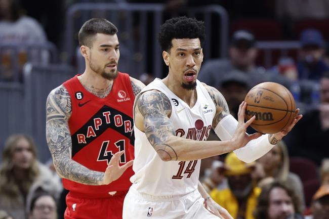 Mitchell scores 35 points, Cavaliers rout Raptors 118-93 | iNFOnews.ca