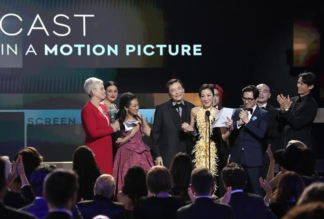 Ensemble, assemble! 'Everything' cast celebrates SAG triumph | iNFOnews.ca