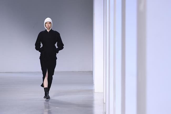 Dior channels rebellious women at Paris Fashion Week | iNFOnews.ca Dior channels rebellious women at Paris Fashion Week | iNFOnews.ca