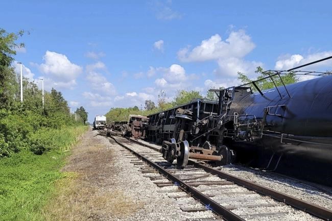 Propane-filled car flips over in Florida train derailment | iNFOnews.ca Propane-filled car flips over in Florida train derailment | iNFOnews.ca