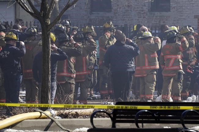 Buffalo firefighter dies while battling downtown blaze | iNFOnews.ca CP226528660
