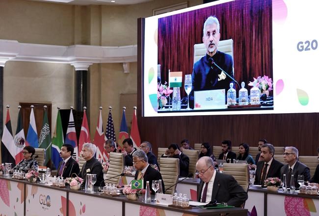 India, China foreign ministers hold talks to mend ties | iNFOnews.ca