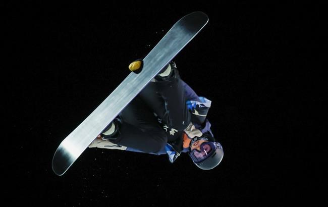 Canadian snowboarder Hosking takes halfpipe silver at world championships | iNFOnews.ca