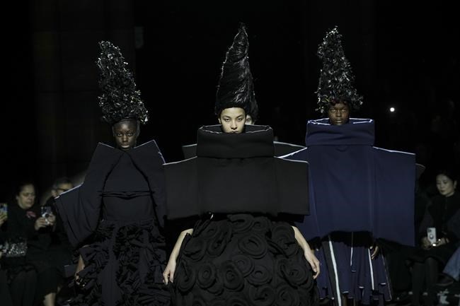 Paris Fashion Week spans minimalism and Renaissance blooms | iNFOnews.ca Paris Fashion Week spans minimalism and Renaissance blooms | iNFOnews.ca