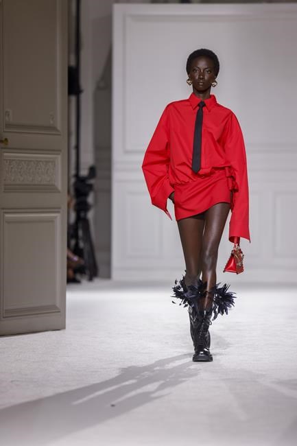 Valentino holds black tie Paris show, Lanvin goes simple | iNFOnews.ca Valentino holds black tie Paris show, Lanvin goes simple | iNFOnews.ca