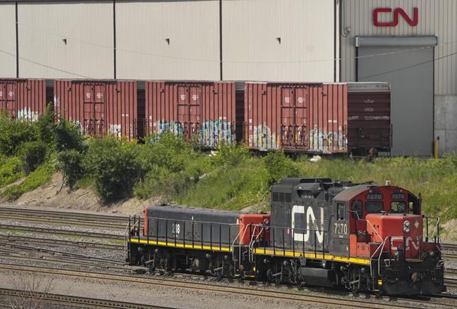 CN workers back union strike mandate as contract talks for 3,000 employees continue | iNFOnews.ca