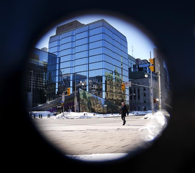 BoC holds key rate for first time in a year, allowing itself to diverge from the Fed | iNFOnews.ca