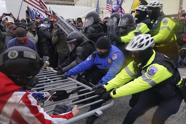 FBI: Newspaper editor interfered with police at Capitol riot | iNFOnews.ca