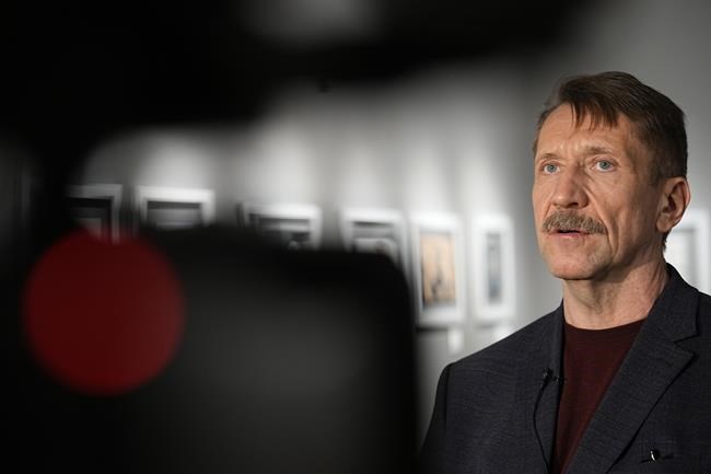 Russian gallery shows art by 'Merchant of Death' freed by US | iNFOnews.ca Russian gallery shows art by 'Merchant of Death' freed by US | iNFOnews.ca
