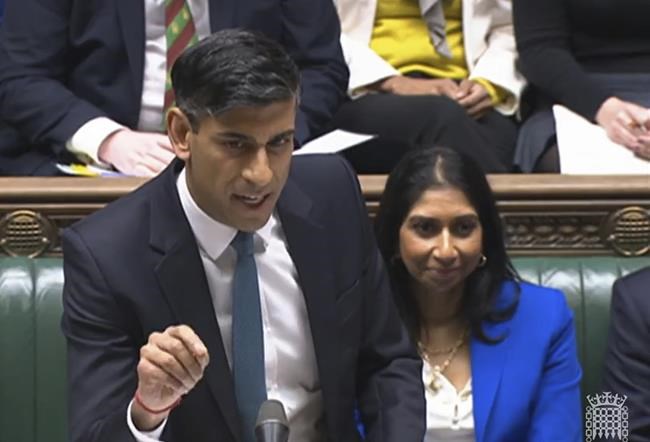 Why are migrants in small boats a heated issue in the UK? | iNFOnews.ca