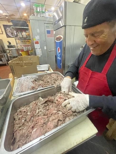 Founder of Chicago beef shop that inspired 'The Bear' dies | iNFOnews.ca